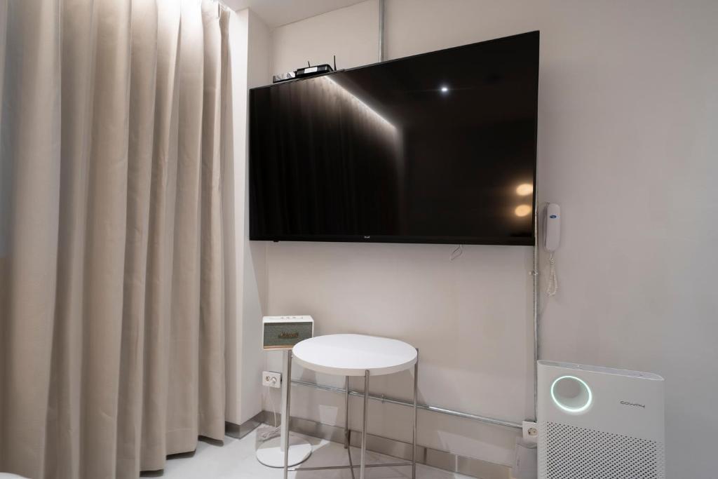 TV a/nebo společenská místnost v ubytování Aank Hotel Osan