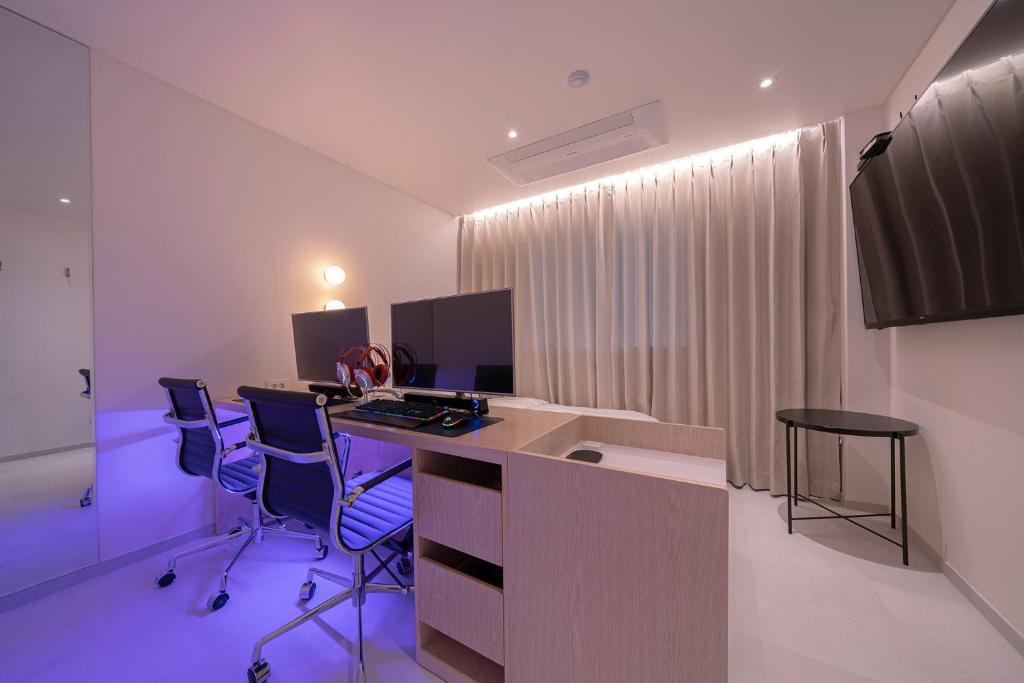 TV a/nebo společenská místnost v ubytování Aank Hotel Osan