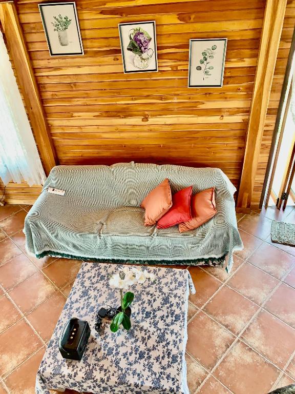 Posezení v ubytování Rang Robin Farmstay for 4 with pool