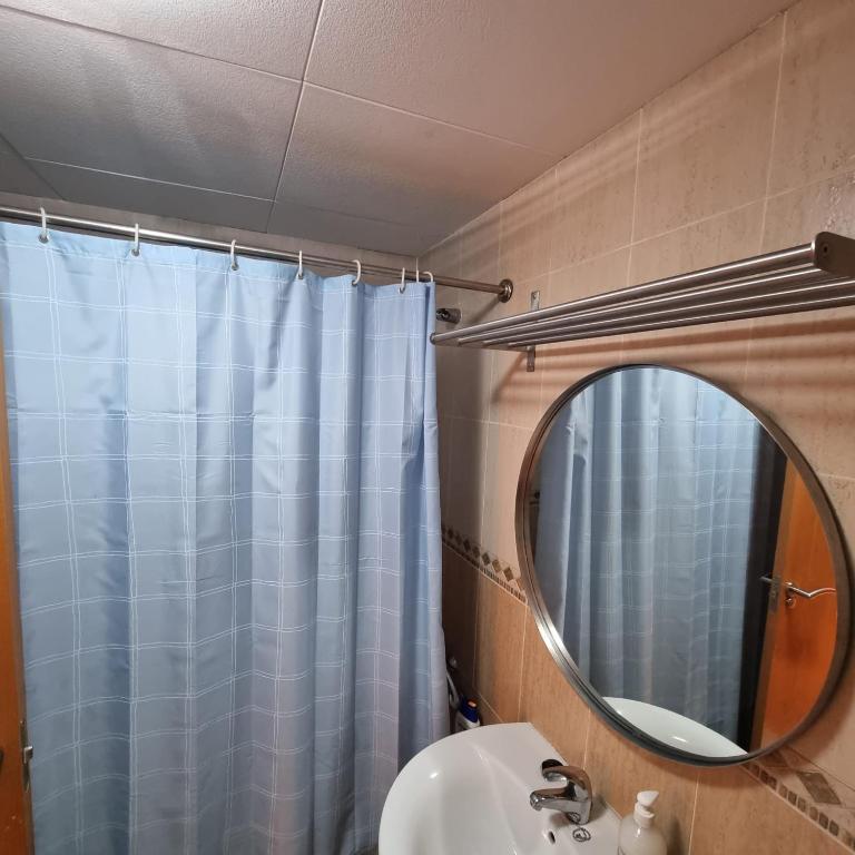 A bathroom at Ático dúplex con piscina privada en Vera Playa