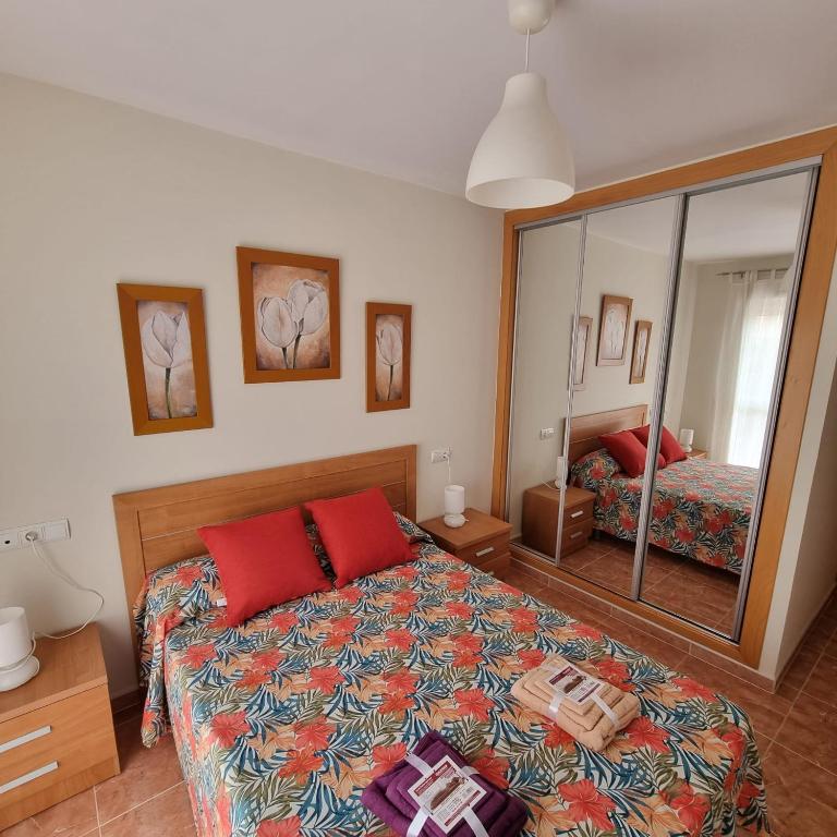 A bed or beds in a room at Ático dúplex con piscina privada en Vera Playa