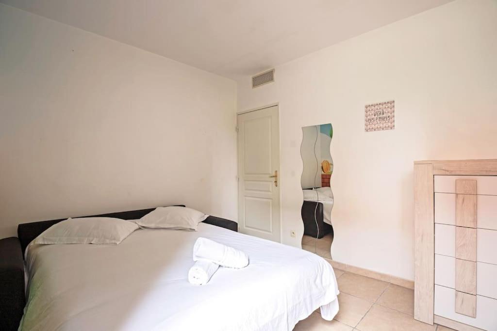 מיטה או מיטות בחדר ב-L'Odyssée, Appt 4 pers, parking privé, Wifi