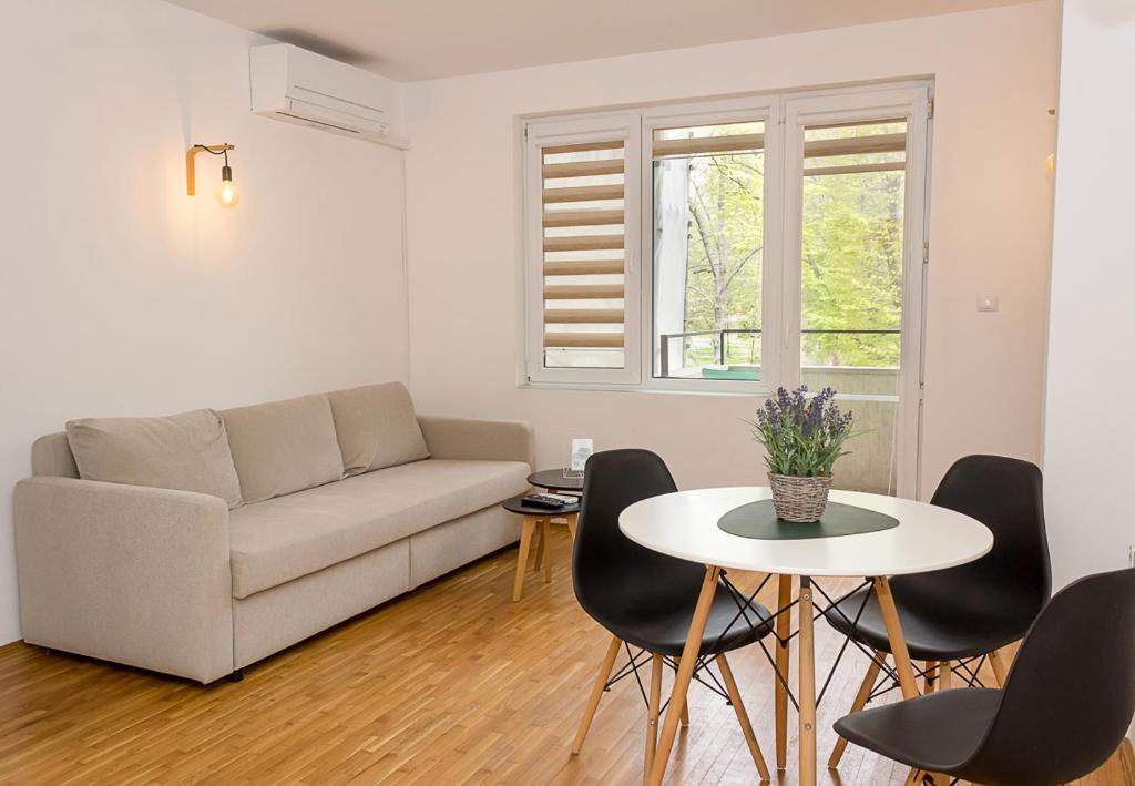 Sea Garden Charm: Cozy 1BD Flat in Central Varna