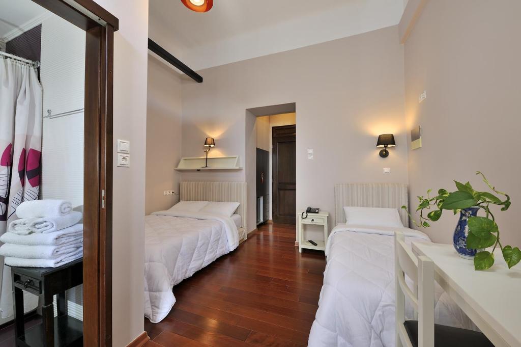 Posteľ alebo postele v izbe v ubytovaní Dryades & Orion Hotel