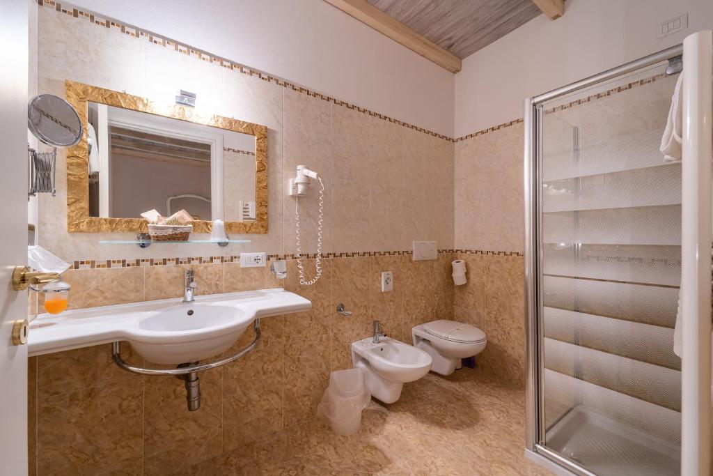 Koupelna v ubytování Borgo dei Poeti Romantik Hotel