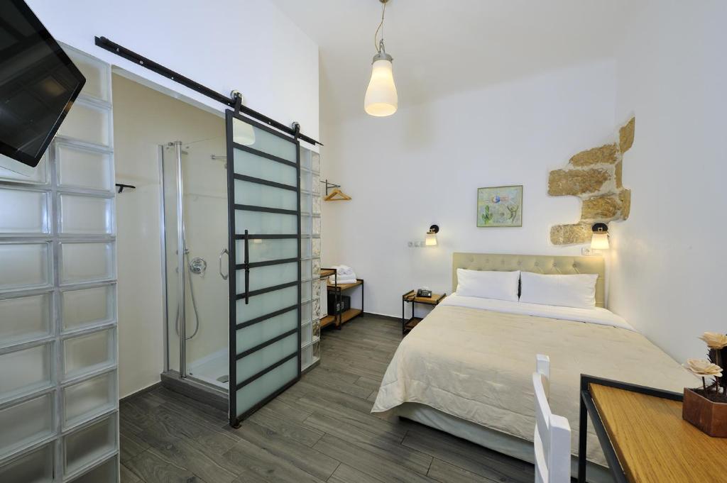 Posteľ alebo postele v izbe v ubytovaní Dryades & Orion Hotel