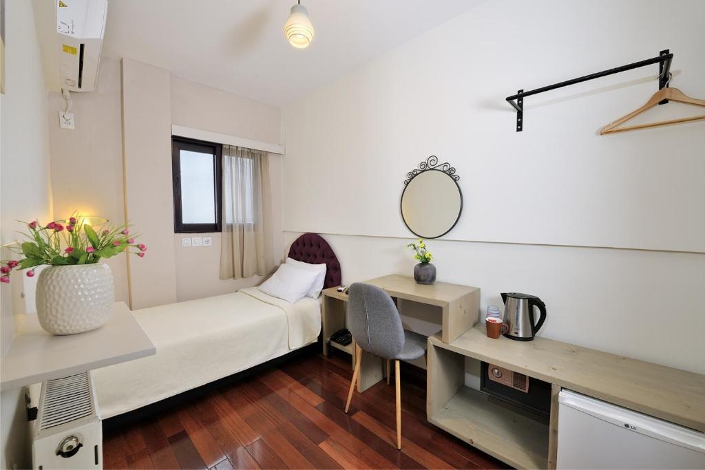 Posteľ alebo postele v izbe v ubytovaní Dryades & Orion Hotel