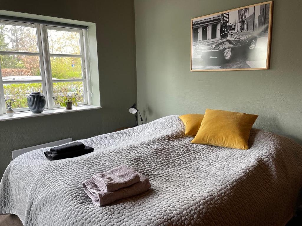 Postel nebo postele na pokoji v ubytování Jonstrupvejens Apartments Lejl C
