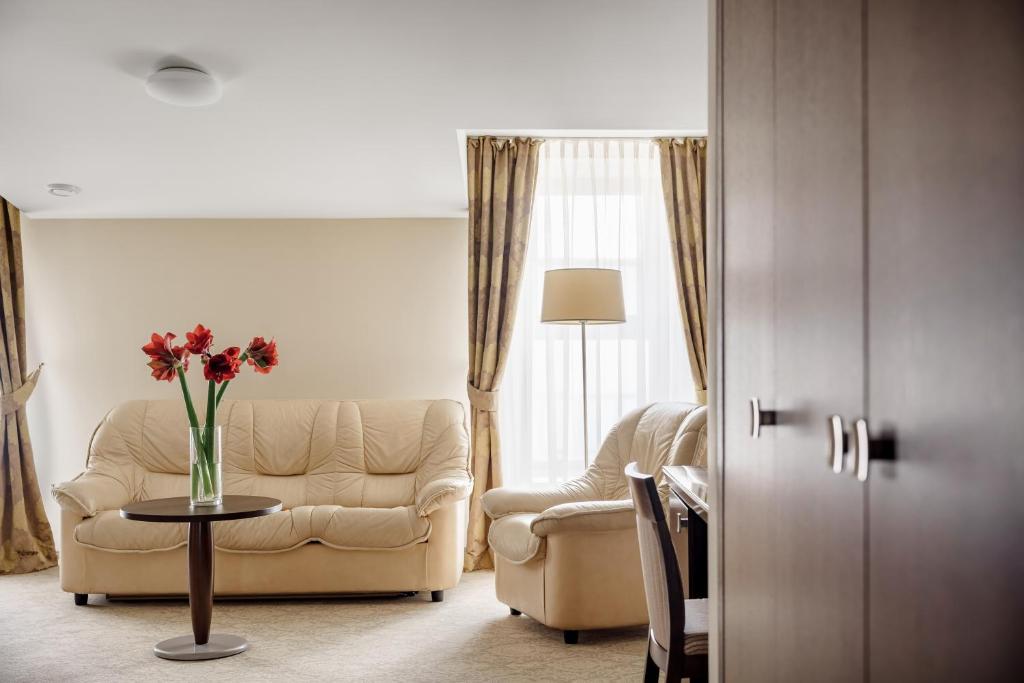 Posezení v ubytování Euterpe Hotel