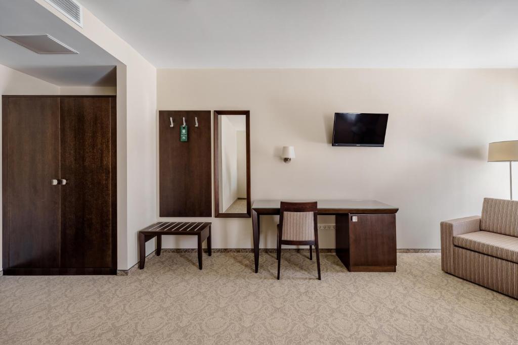 TV a/nebo společenská místnost v ubytování Euterpe Hotel