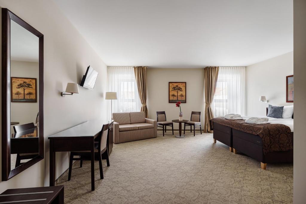 Postel nebo postele na pokoji v ubytování Euterpe Hotel