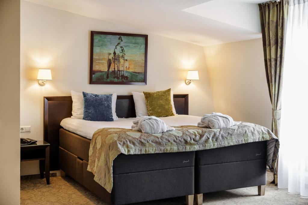 Postel nebo postele na pokoji v ubytování Euterpe Hotel
