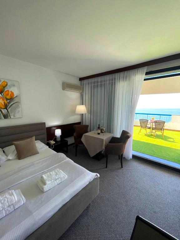 Postel nebo postele na pokoji v ubytování CORPUS A - Hotel Albatros