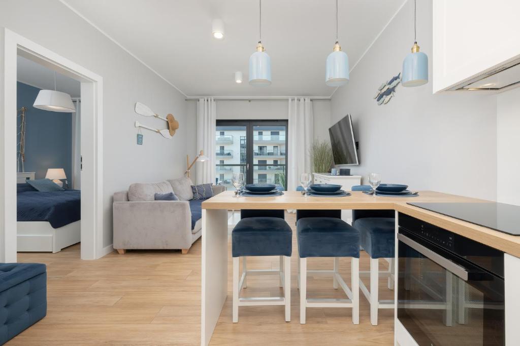 Televízia a/alebo spoločenská miestnosť v ubytovaní Apartamenty Morska Fala-Gardenia