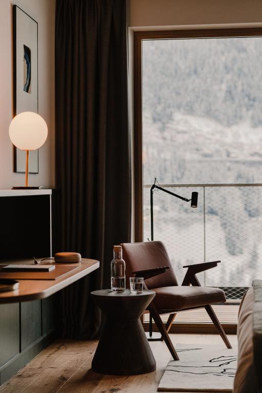 Nespecifikovaný výhled na hory nebo výhled na hory při pohledu z hotelu