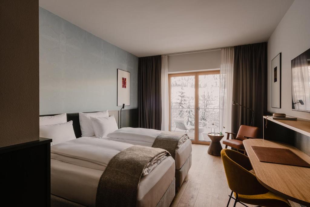Postel nebo postele na pokoji v ubytování The Comodo Bad Gastein, a Member of Design Hotels