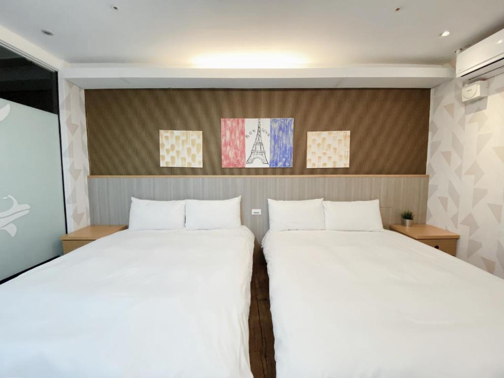 Love River Inn - Family Room With Bath