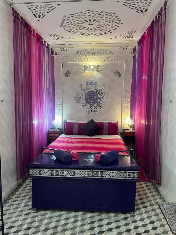 Postel nebo postele na pokoji v ubytování Riad 1001 couleurs