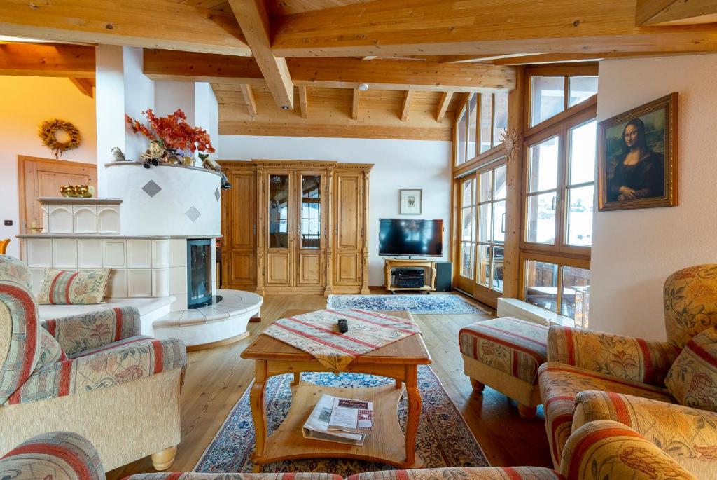 TV a/nebo společenská místnost v ubytování Ferienwohnung Edelweiß mit Bergbahn unlimited