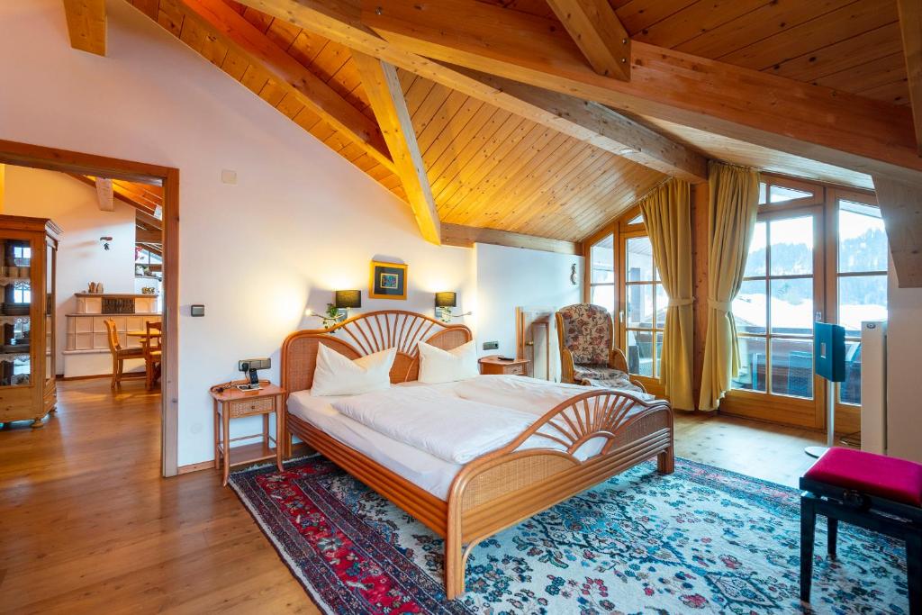 Postel nebo postele na pokoji v ubytování Ferienwohnung Edelweiß mit Bergbahn unlimited