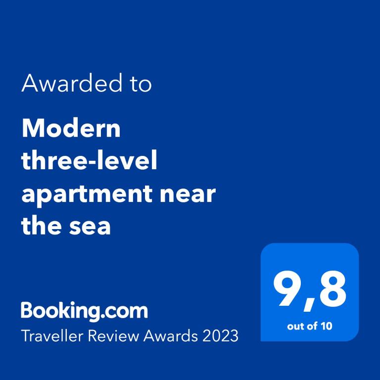 Certifikát, ocenenie alebo iný dokument vystavený v ubytovaní Modern three-level apartment near the sea