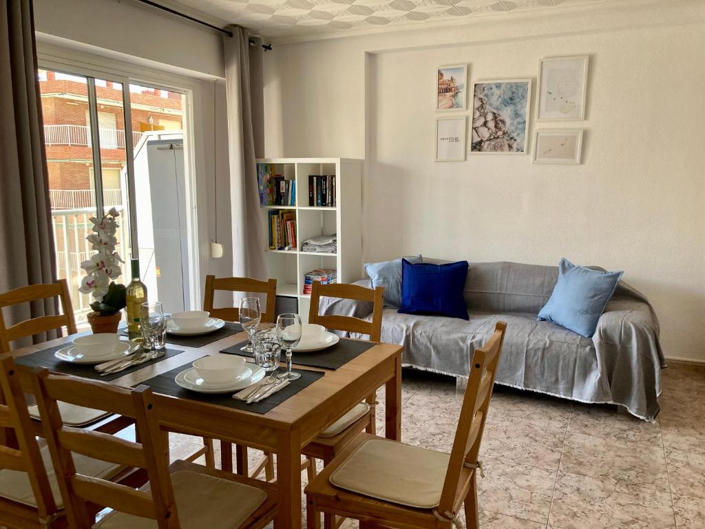 Posedenie v ubytovaní Amazing Time Apartment with 3 Bedrooms, 100m to the Grand Beach