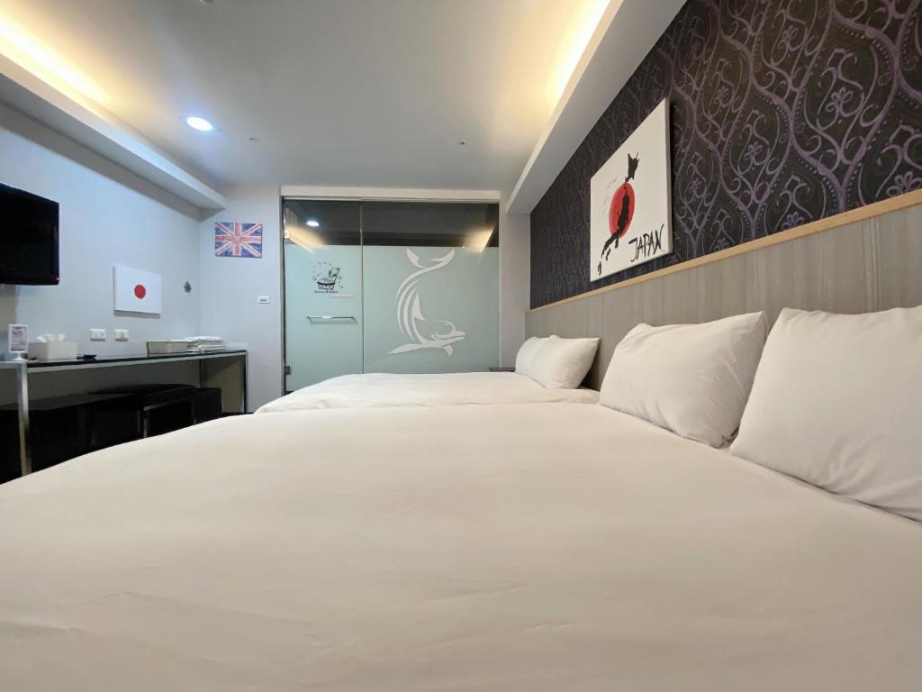 Love River Inn - Family Room With Bath