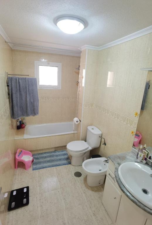 Koupelna v ubytování Apartament z dużym tarasem na pięknym osiedlu