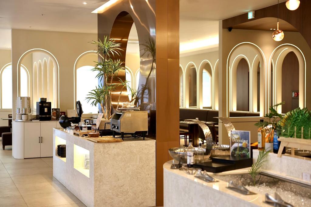 Příslušenství pro přípravu čaje a kávy v ubytování Eldis Regent Hotel