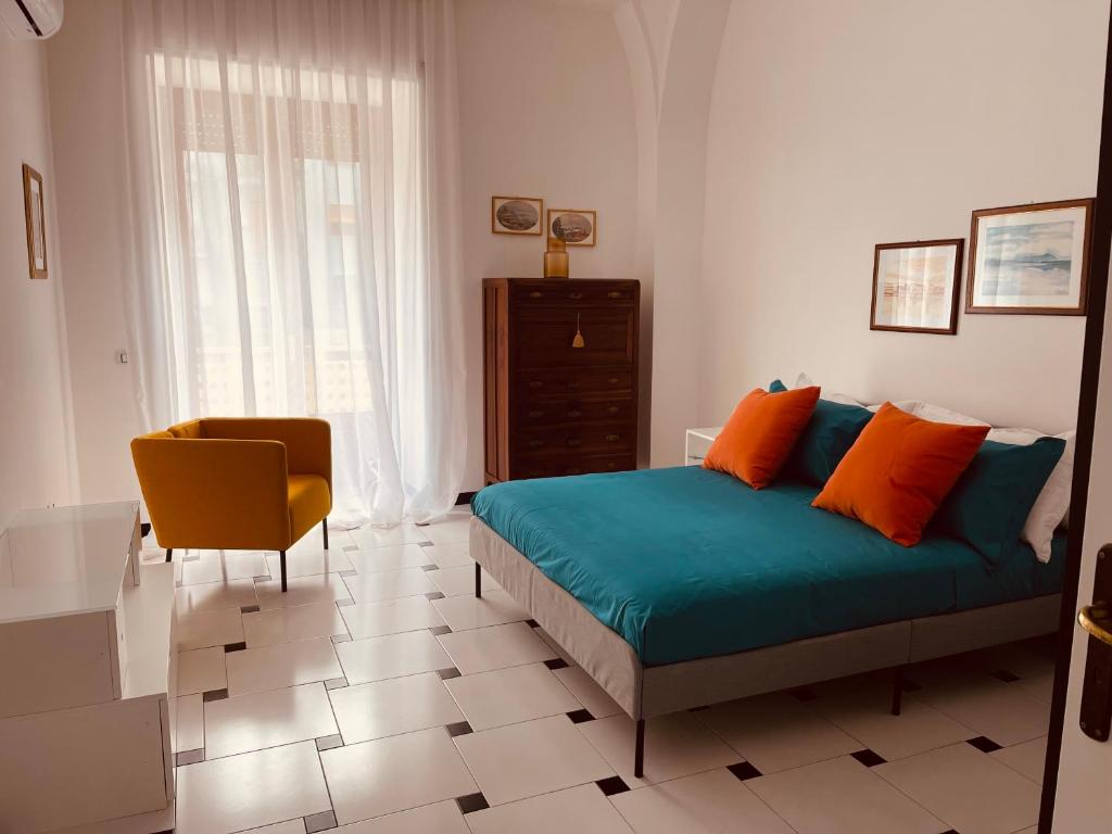 Postel nebo postele na pokoji v ubytování Casa vacanza in centro “La Mongolfiera” C.mare di Stabia