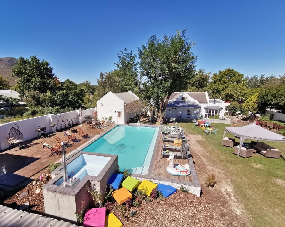 an aerial view of a backyard with a swimming pool at Greyton Toad Hall Guesthouse - no load shedding in Greyton