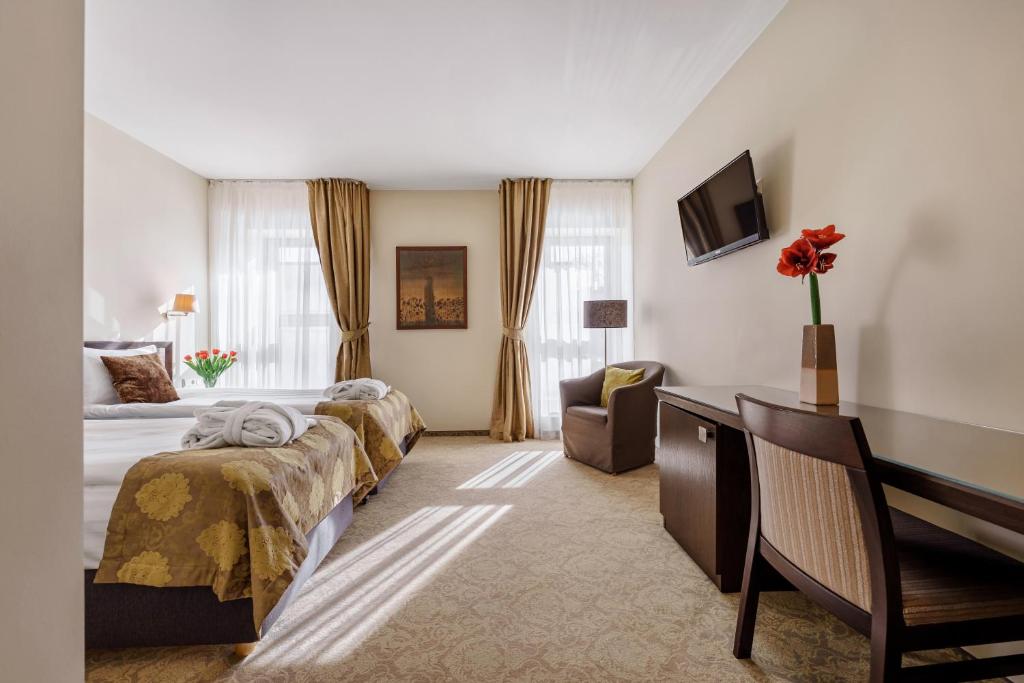 Postel nebo postele na pokoji v ubytování Euterpe Hotel