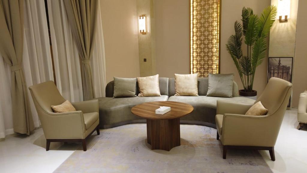 Posezení v ubytování H Luxury Hotel