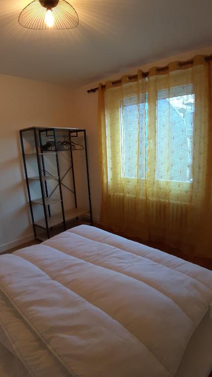 Posteľ alebo postele v izbe v ubytovaní Maison 6-9 pers pour vacances et cure thermale