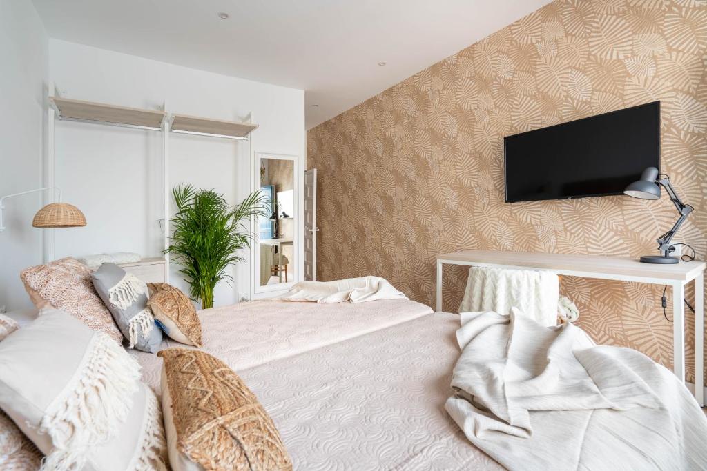 Televízia a/alebo spoločenská miestnosť v ubytovaní BF Rooms Carboneras