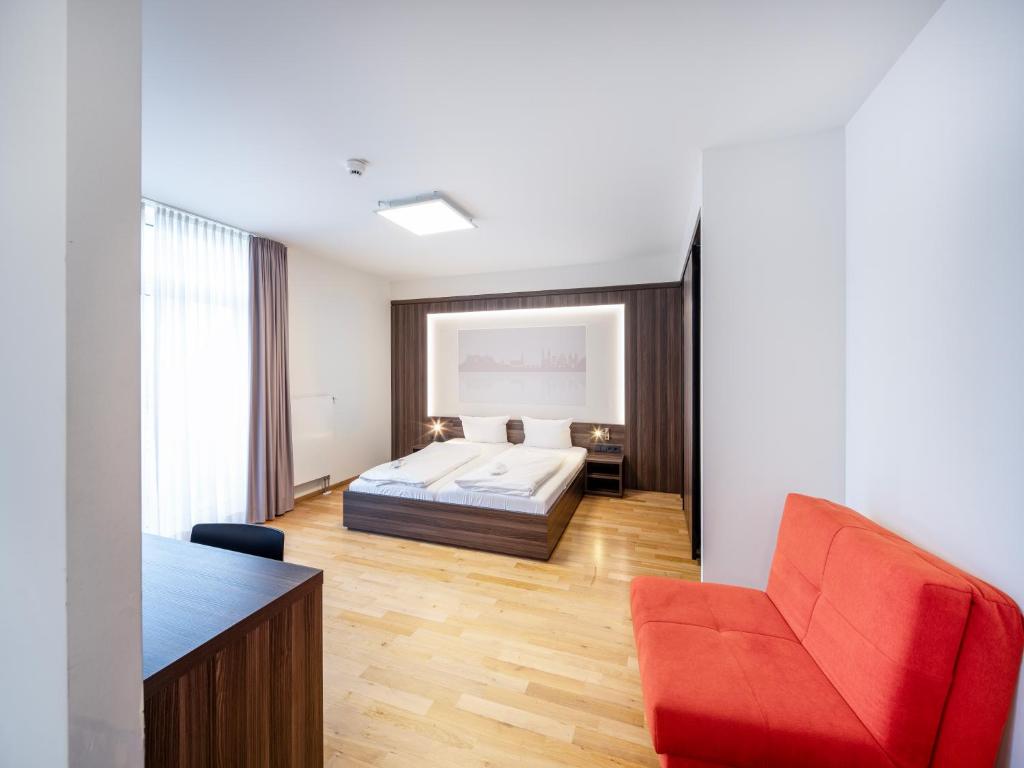 Säng eller sängar i ett rum på sevenDays Hotel BoardingHouse