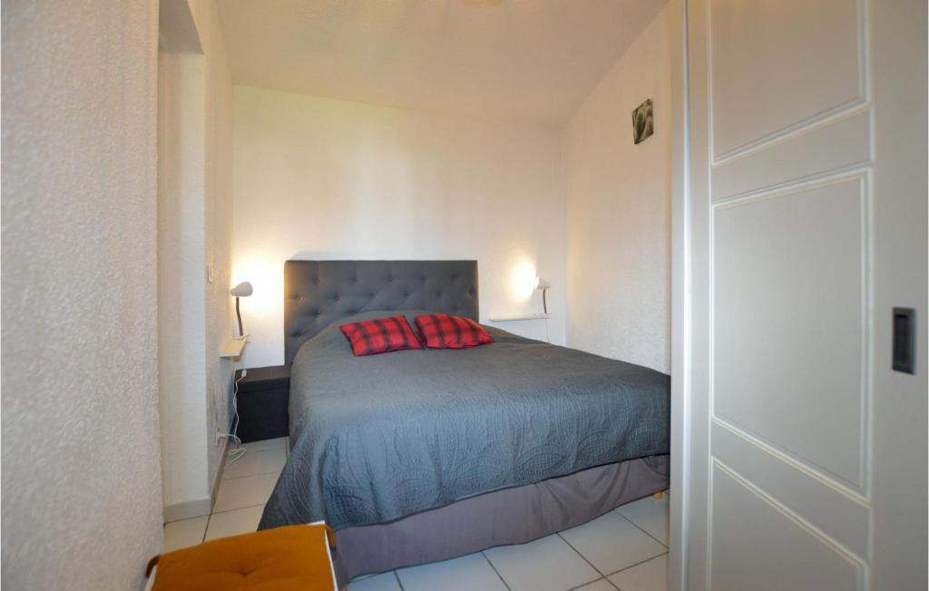 Posteľ alebo postele v izbe v ubytovaní 1 Bedroom Amazing Apartment In Moriani