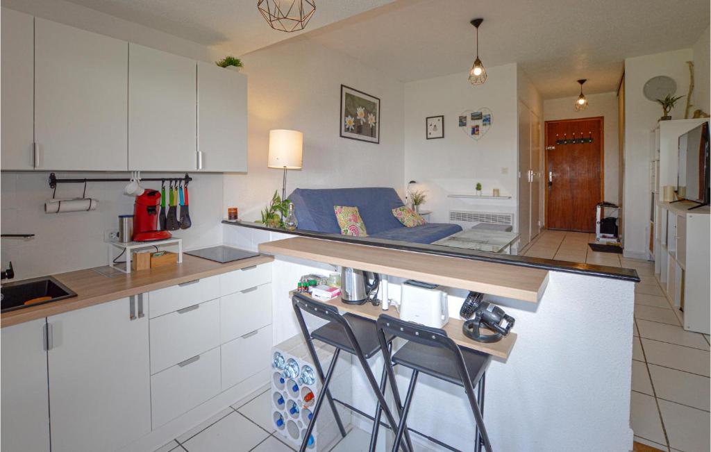 Kuchyňa alebo kuchynka v ubytovaní 1 Bedroom Amazing Apartment In Moriani