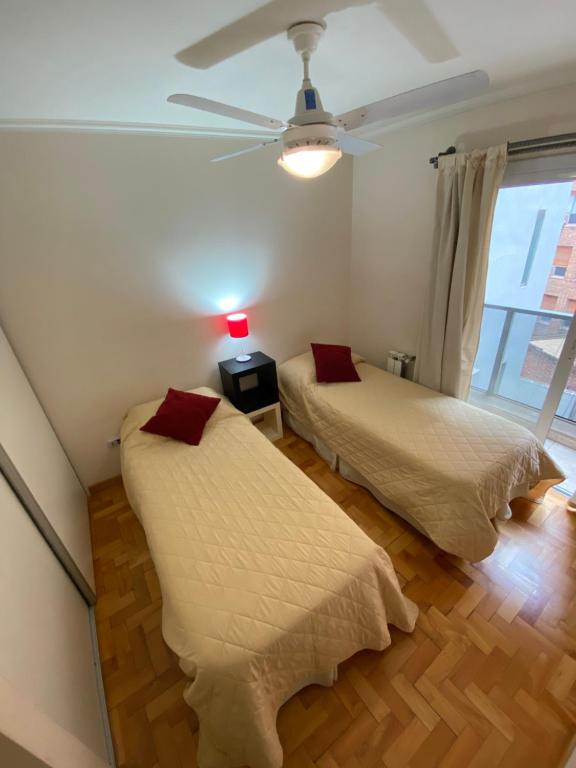מיטה או מיטות בחדר ב-Montevideo 220