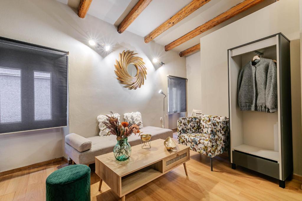 Khu vực ghế ngồi tại VENETIAN WELL House by LOC HOSPITALITY