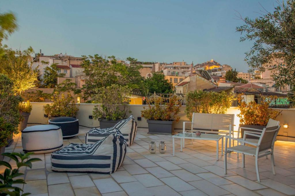 Entire Building in the Heart of Athens Sleeps 15 with Private Rooftop Terrace