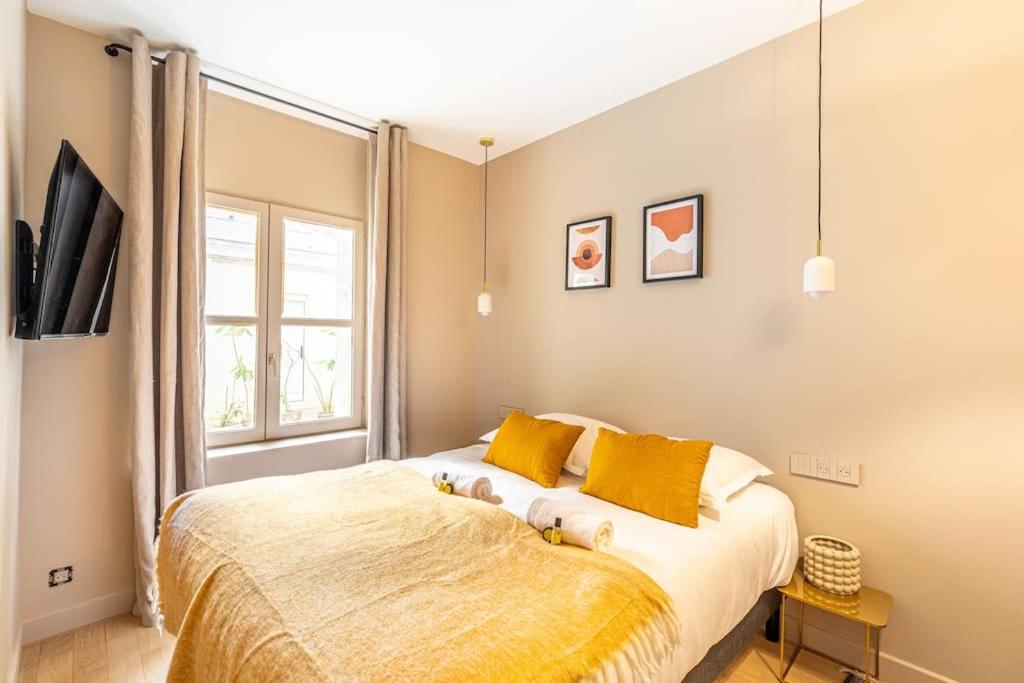 Cama o camas de una habitación en Lovely home in the heart of Paris