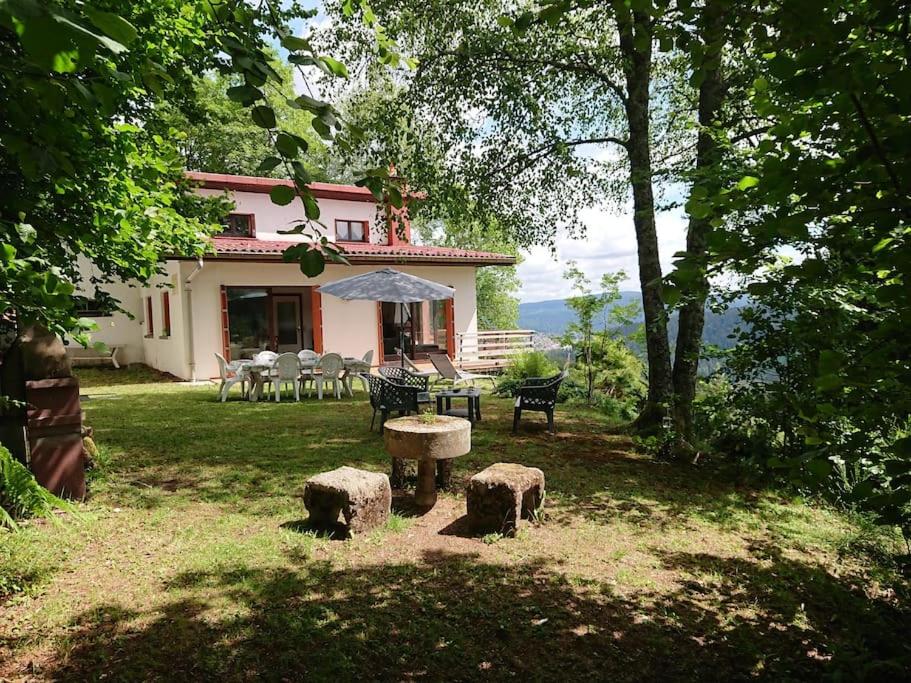 Vonkajšia záhrada v ubytovaní Maison d'altitude avec vue panoramique à Gérardmer