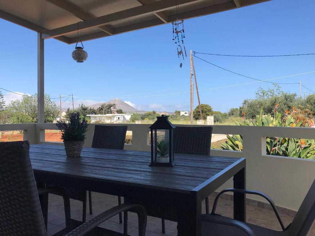 a table on the balcony with a view of the mountains at Pazinos/Neveli Cottage in Galangádhos