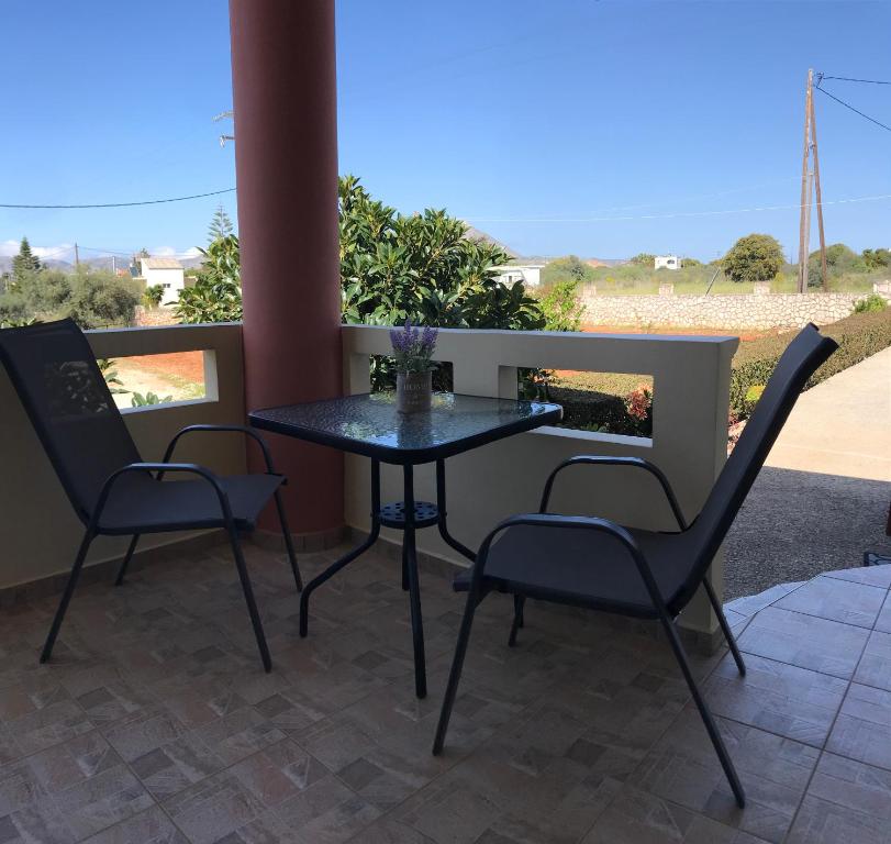 A balcony or terrace at Pazinos/Neveli Cottage