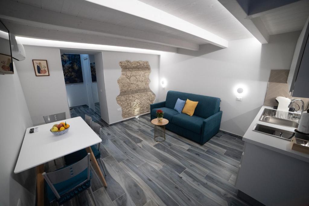 Ruang duduk di Tropea City Home