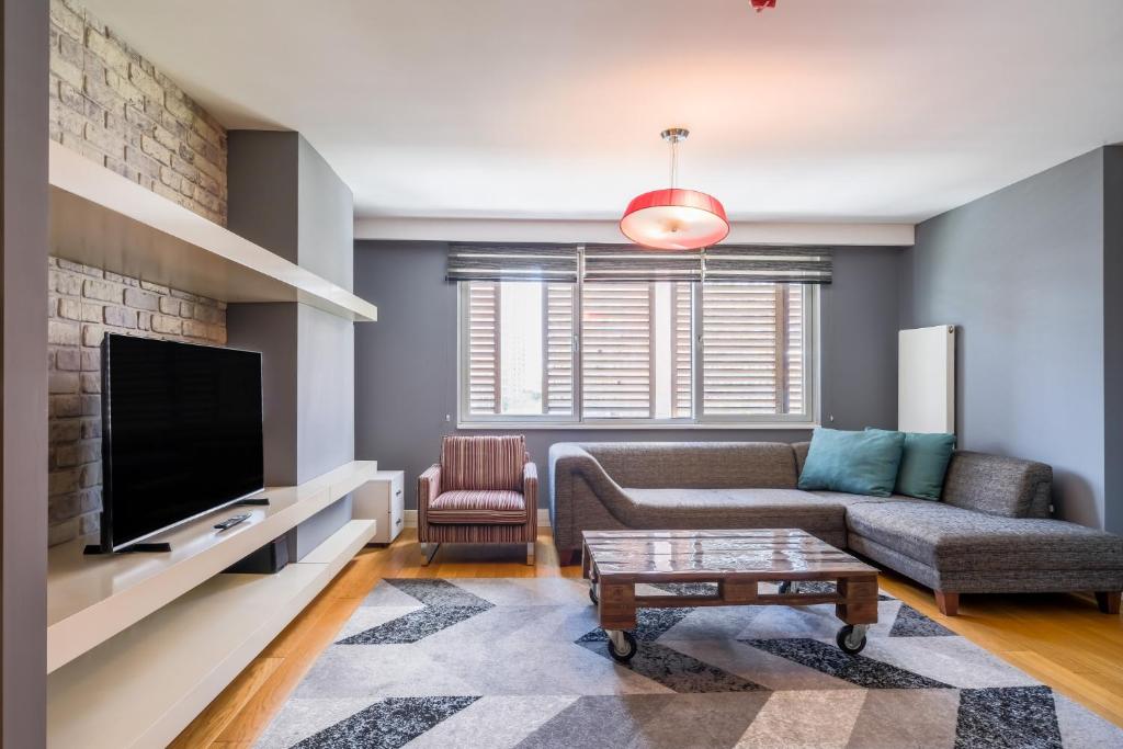 Modern and Convenient Studio Flat in Central Sisli