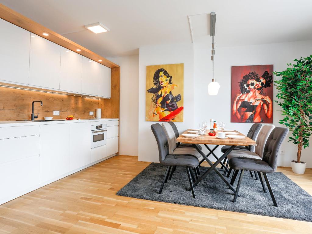 Kuchyň nebo kuchyňský kout v ubytování SKY9 Penthouse Apartments