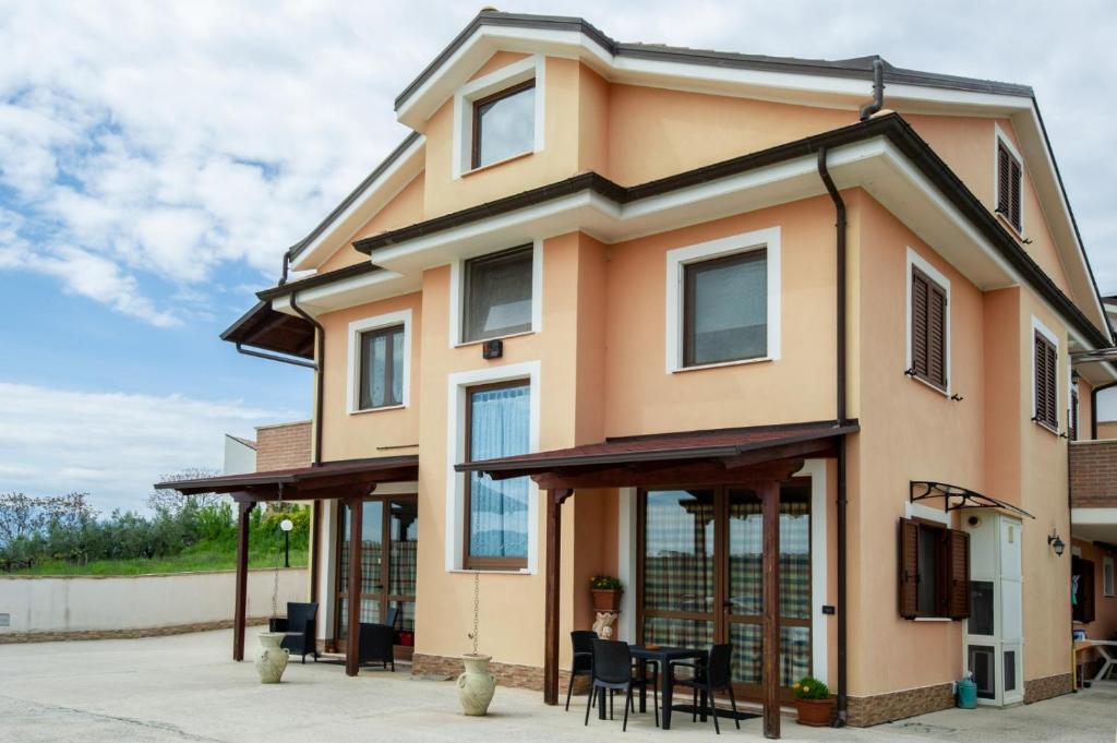 Το κτήριο όπου στεγάζεται  το διαμέρισμα