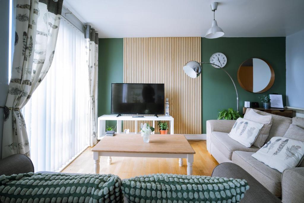 Image showcasing Modern central Penthouse - 1 SecureParking - SuiteTrails